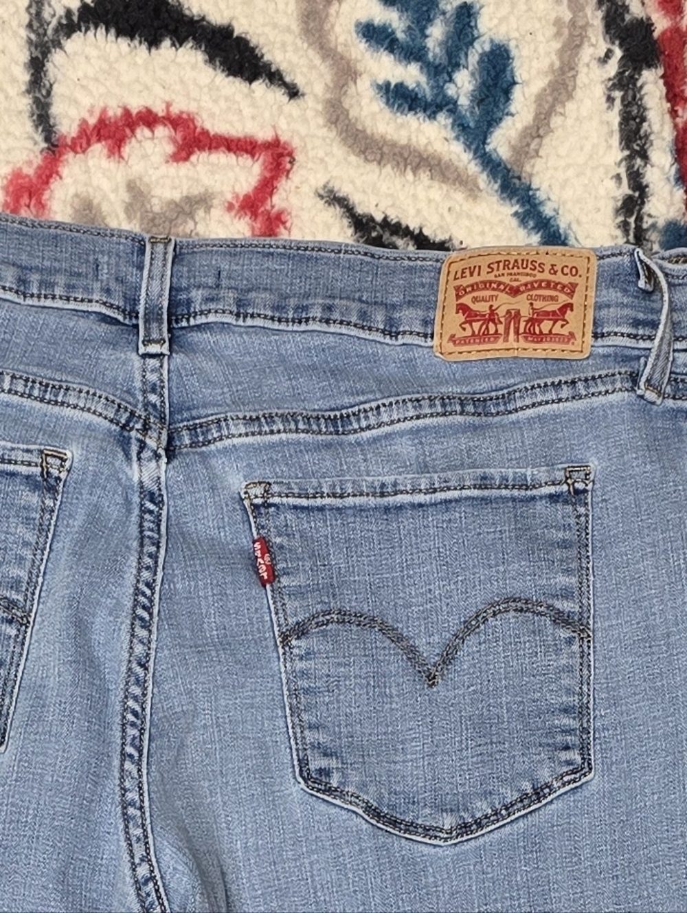 🔥Levi Strauss Shaping Bootcut Jeans Light Wash Blue 31/32 Signature Denim - Picture 6 of 8